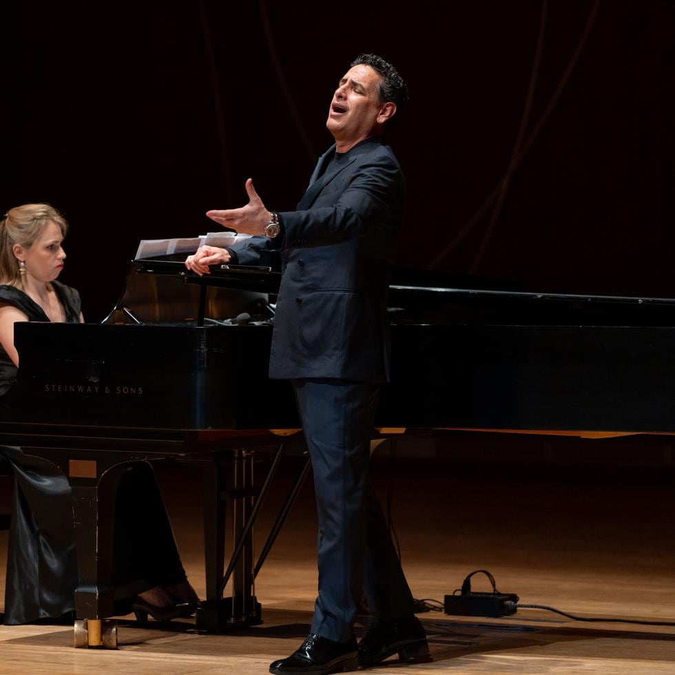 Juan Diego Flórez acompañado por la pianista francesa Cecile Restier.