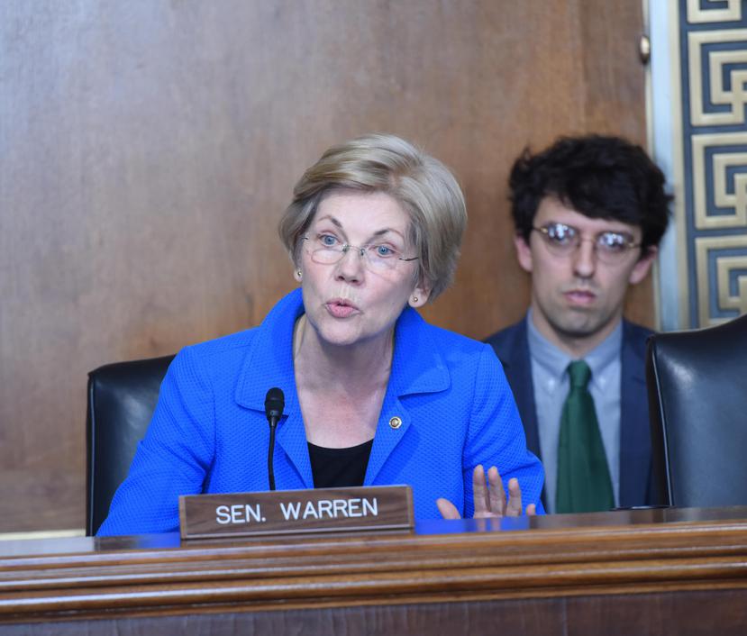 Elizabeth Warren indicó que los acreedores tendrían seis meses después de aprobada la legislación para ir, por ejemplo, al Tribunal Federal en San Juan a demostrar que su deuda está asegurada mediante gravamen, y no debe ser tachada. (AP)