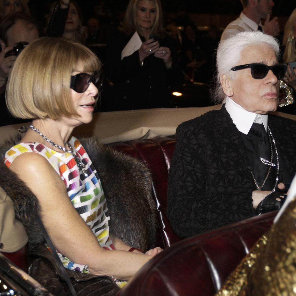 En una foto de diciembre de 2013, Anna Wintour comparte con Karl Lagerfeld. (AP)