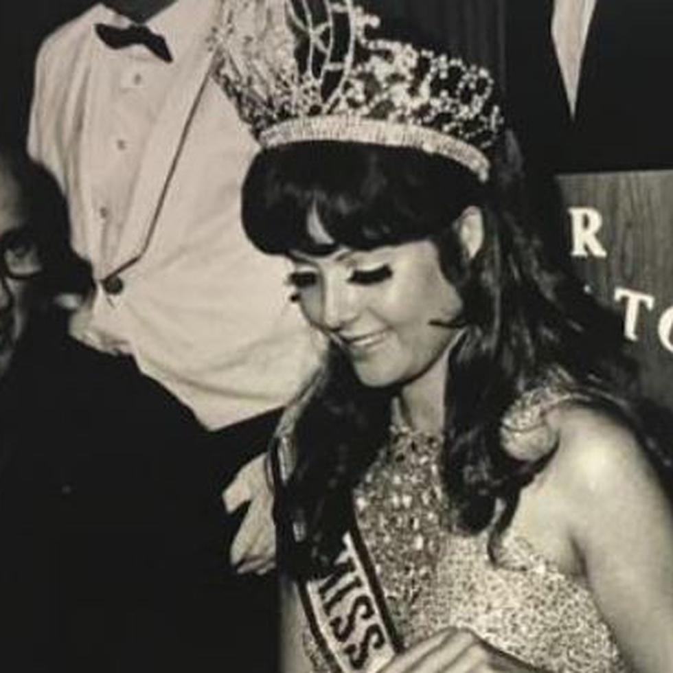 El 23 de julio de 1970, hizo historia al convertirse en la primera mujer puertorriqueña en recibir la corona del certamen Miss Universo.