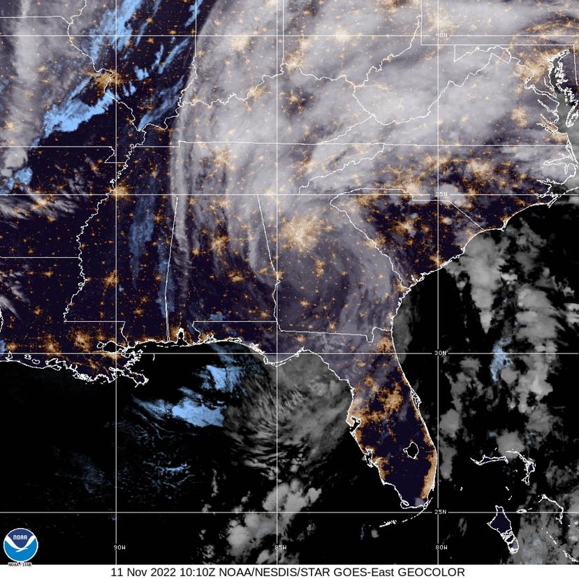 Imagen visible (GeoColor) del satélite GOES-East que muestra la depresión tropical Nicole sobre el estado de Georgia.