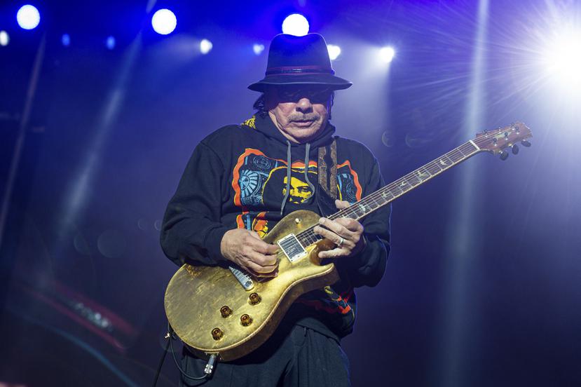 Carlos Santana actúa durante el Festival Musical BottleRock Napa Valley en Napa, California, el 26 de mayo de 2019.