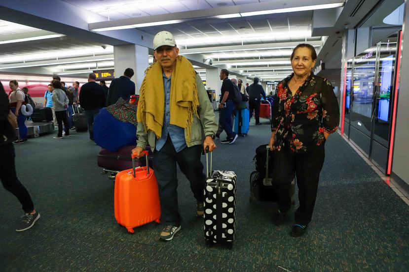 Ernesto Reyes y Elba Correa, naturales de Juana Díaz, llegaron a Orlando luego de que su hija les comprara el boleto de avión tras el terremoto del martes.