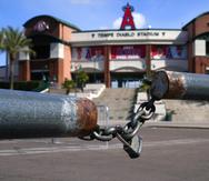 La entrada con candado del complejo de pretemporada de los Angels de Los Ángeles en Tempe, Arizona.