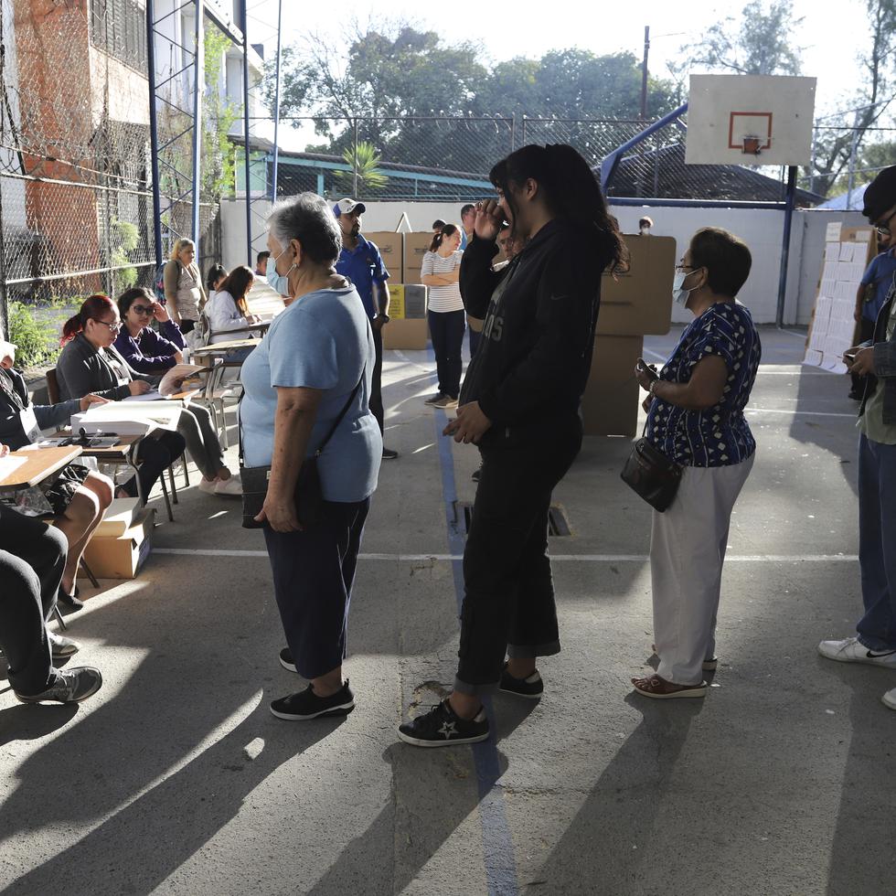 Su popularidad está apuntalada en el cambio en el ambiente de seguridad que, según encuestas de opinión ciudadana, se vive el país centroamericano. En el pasado, El Salvador fue señalado como uno de los más violentos del mundo.