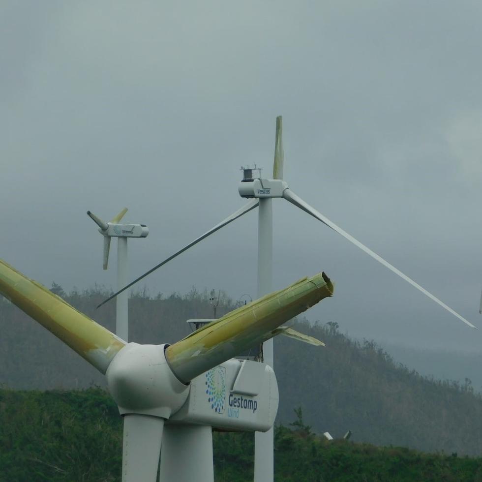 Los fuertes vientos del huracán María, en 2017, destrozaron las aspas de los aerogeneradores.