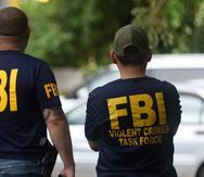 Foto de archivo muestra a dos agentes del FBI.
