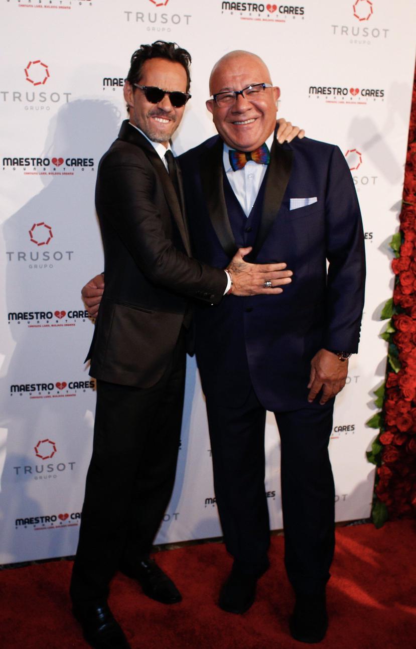 El cantante estadounidense de origen puertorriqueño Marc Anthony y el empresario colombiano Henry Cárdenas durante la gala anual de la Fundación Maestro Cares en Nueva York. (EFE)