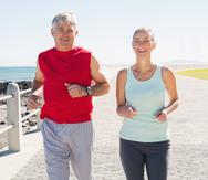 Los expertos aconsejan que para los adultos de entre 18 y 64 años la actividad diaria se debe extender a 150 minutos semanales con una intensidad moderada.