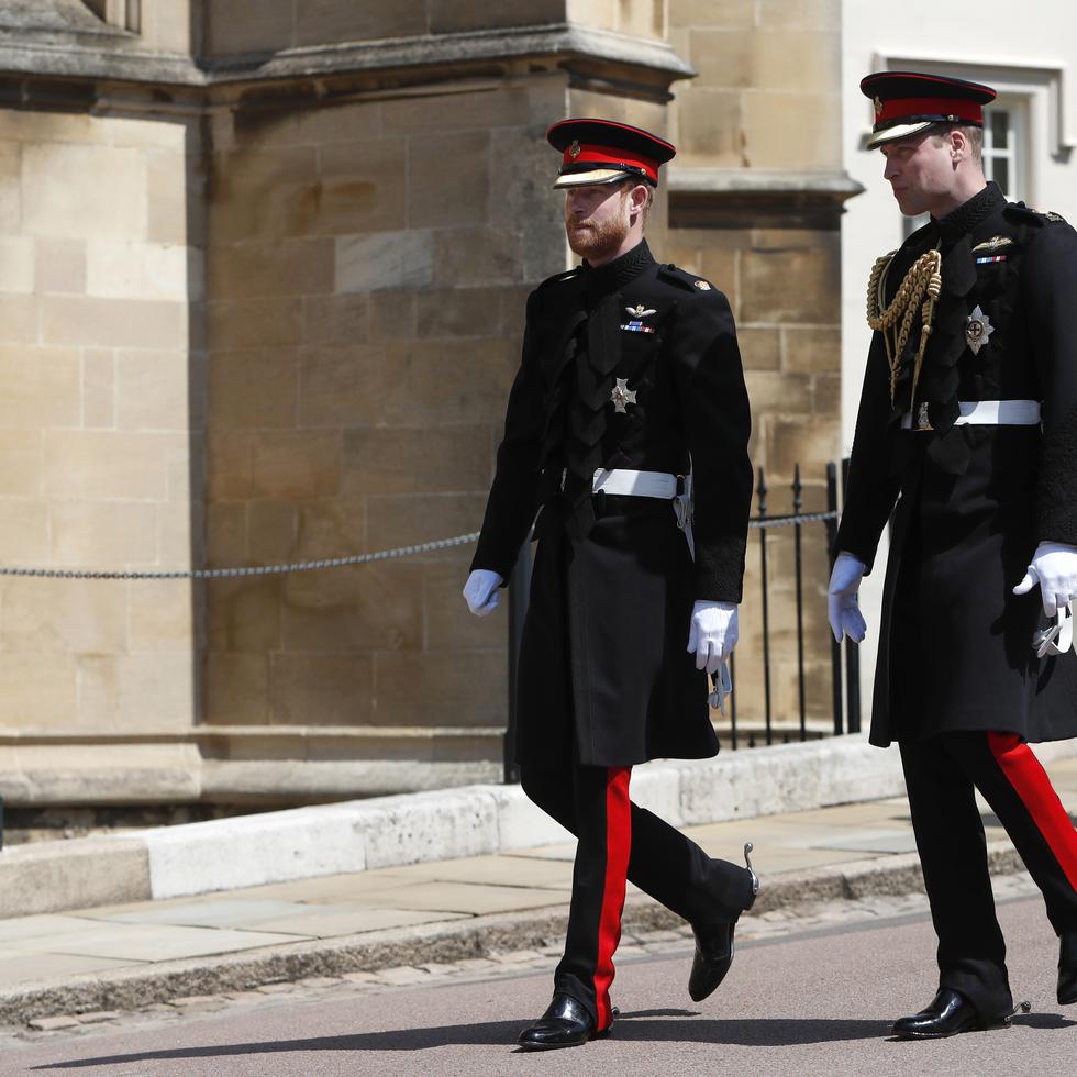 Los funcionarios del palacio se negaron a comentar cuando se les preguntó si el posicionamiento de William y Harry era un esfuerzo por minimizar las tensiones familiares. (Foto: AP)
