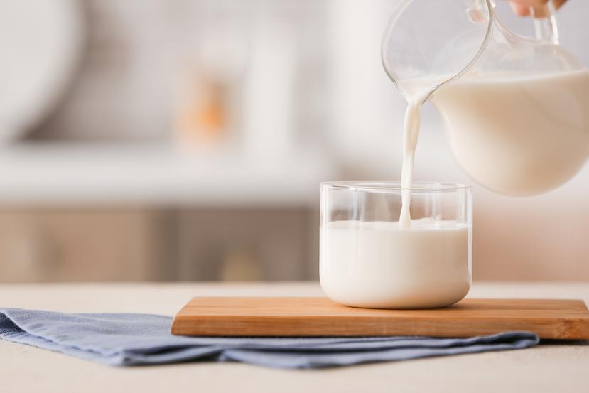 La recomendación en una dieta de 2,000 calorías diarias es incluir 24 onzas de leche cada día, o tres tazas de ocho onzas.