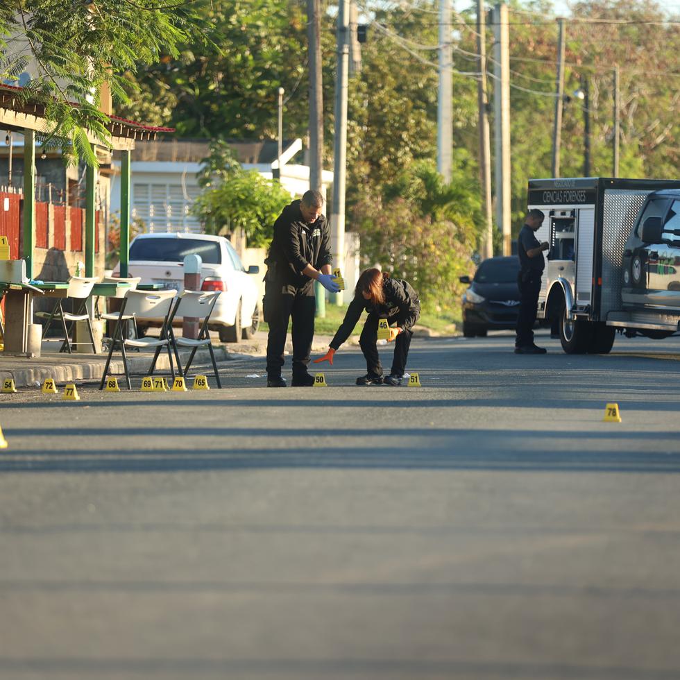 Dos mujeres y tres hombres fueron asesinados a tiros este lunes, 12 de febrero en Toa Baja, en la tercera masacre registrada en Puerto Rico en el 2024, informó la Policía.