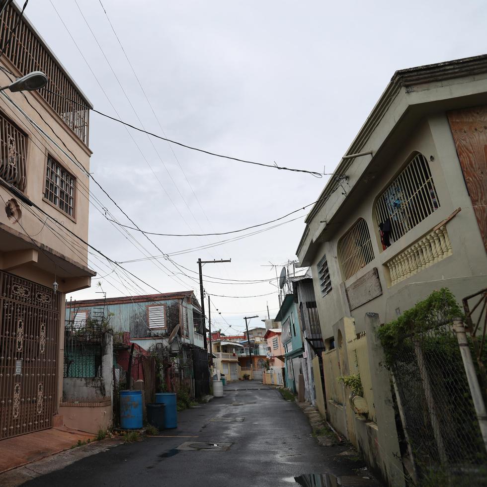 Debido a que muchos residentes de la comunidad Península de Cantera no tienen títulos de propiedad, todavía no han podido reparar los daños que el huracán María causó en sus viviendas.