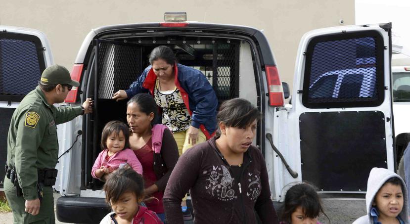 La Patrulla Fronteriza anunció el jueves que dejaría en libertad a migrantes en el sur de Nuevo México y en El Paso, Texas. (Blake Gumprecht/The Las Cruces Sun News vía AP)
