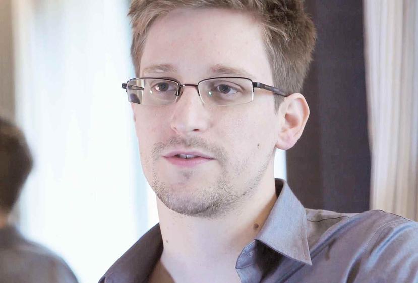 Snowden está refugiado en Rusia después de revelar en 2013 detalles de programas de espionaje estadounidense. (AP)