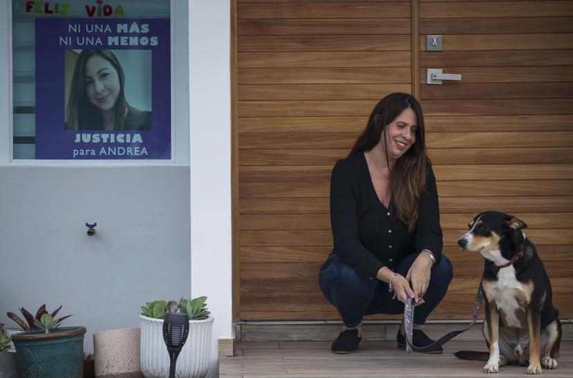 Alexandra Ruiz Costas vive en Ponce con el perro que era de su hermana, Andrea, y que se llama “Goonie”, en honor a la que era su película favorita.
