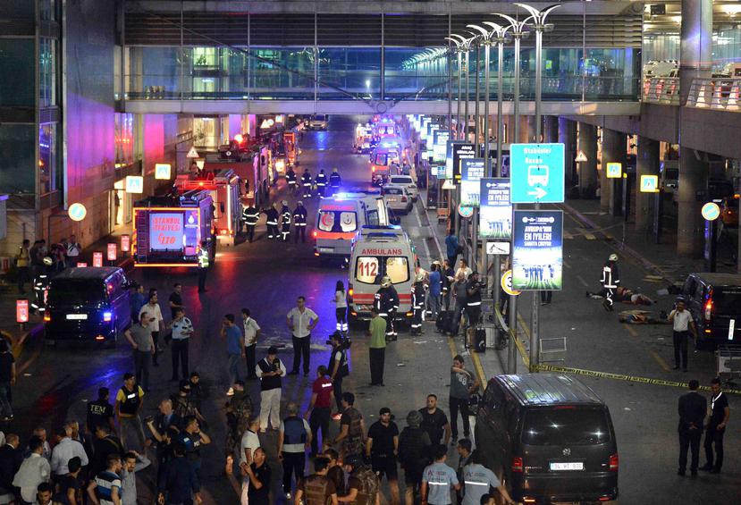 Imagen del ataque al Aeropuerto Internacional Atatürk, en Estambul, Turquía. (Archivo / AP)