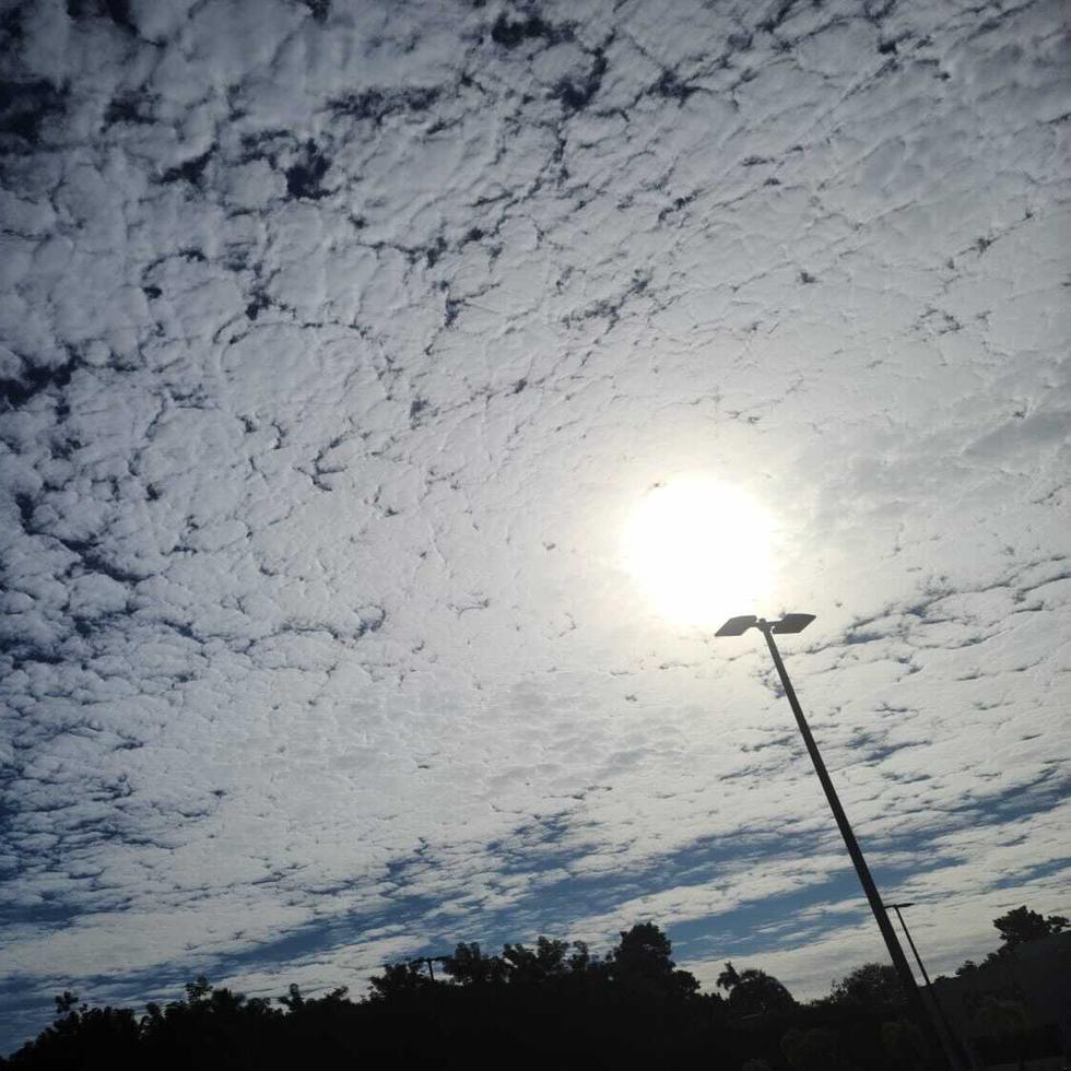 Nubes altocumulus en el área de Bayamón en la mañana del viernes, 23 de octubre de 2020.