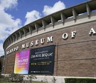 El exterior del Museo de Arte de Orlando, donde se presentaban obras atribuidas a Jean-Michel Basquiat, el jueves 2 de junio de 2022 en Orlando, Florida.