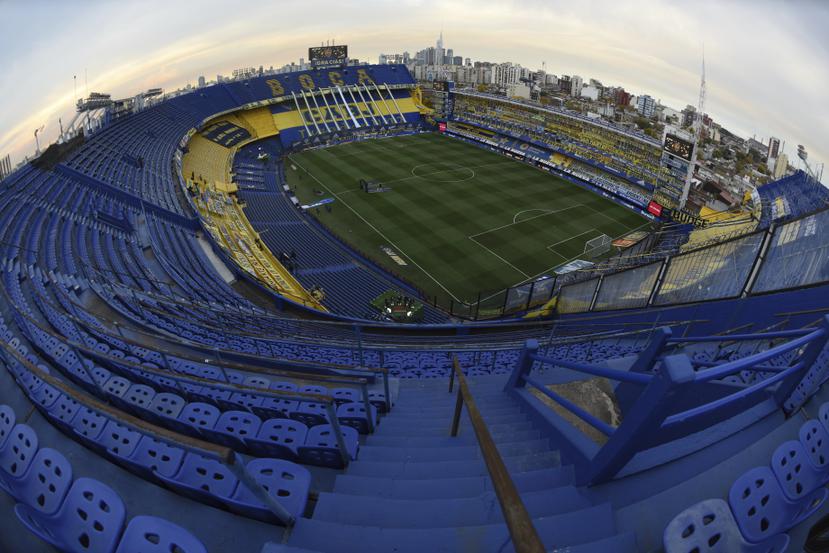 Las gradas vacías del estadio La Bombonera de Buenos Aires previo al partido entre Boca Juniors y River Plate por la Copa de la Liga Profesional de Argentina.