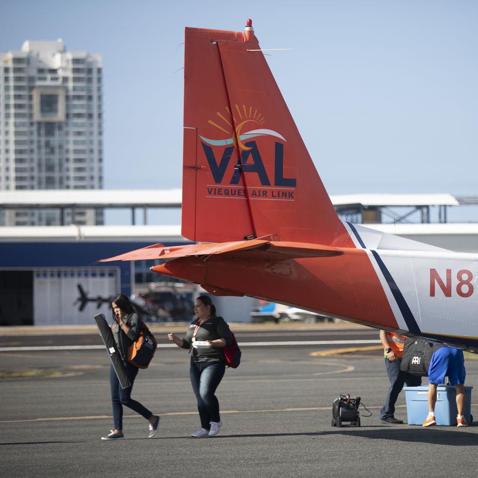 Vieques Air Link, presidida por Carlos Rodríguez, mueve pasajeros, carga suelta y productos frescos desde Isla Grande y Ceiba hacia Vieques.