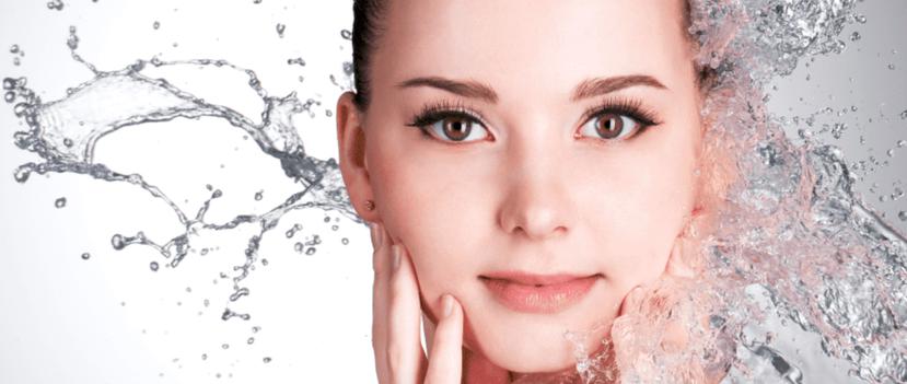 Lavar tu cara dos veces al día es necesario para tener un cutis más limpio. (iStock)