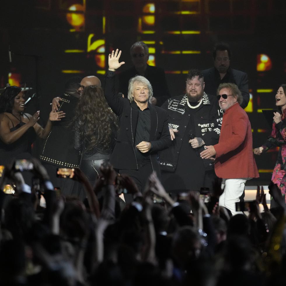 El músico Jon Bon Jovi celebré con emoción el premios de Persona del año 2024 de los Grammy.