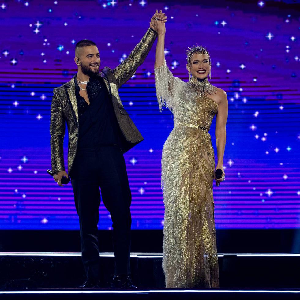 Las estrellas de la música, Maluma y Jennifer López, a la derecha, portagonizan la película "Marry Me".
