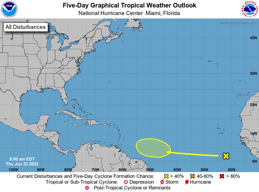 Mapa del Centro Nacional de Huracanes que localiza el área donde una onda tropical pudiera tener oportunidad de desarrollo ciclónico.