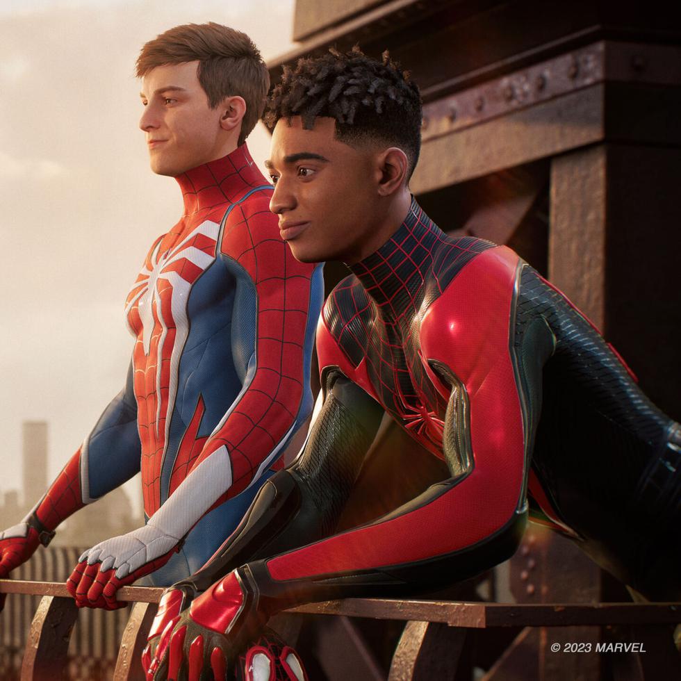 Peter Parker (izq). y Miles Morales en una escena del videojuego Marvel's Spider-Man 2.