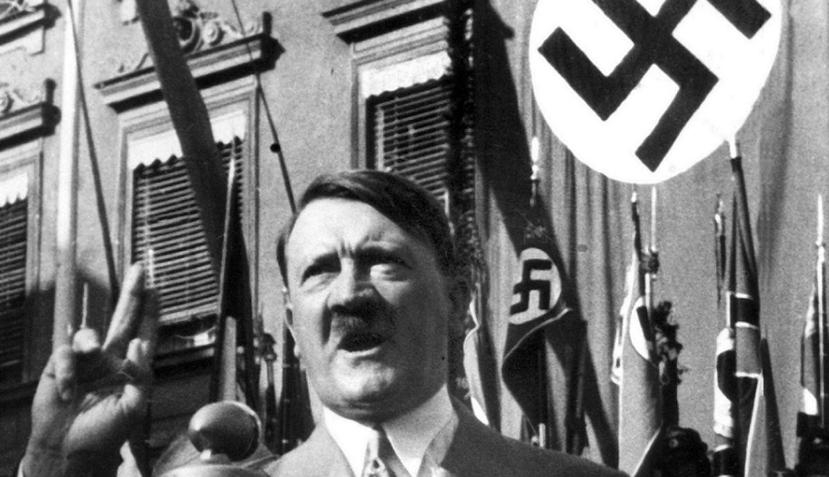 Adolfo Hitler realizando un discurso en un mitin cuando pertenecía al Partido Nacional Socialista de Trabajadores (EFE).