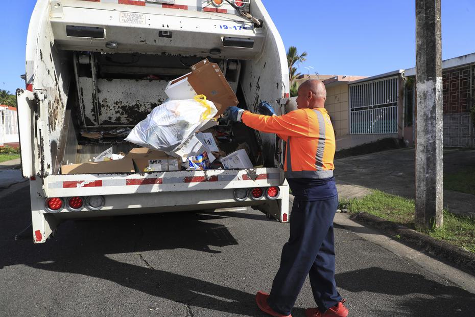 Ojeda resaltó que no se recicla ningún tipo de bolsa, ya sea plástica o de papel, por lo que urgen a las personas a depositar los desperdicios reciclables en contenedores aptos que puedan ser vaciados en los camiones. 