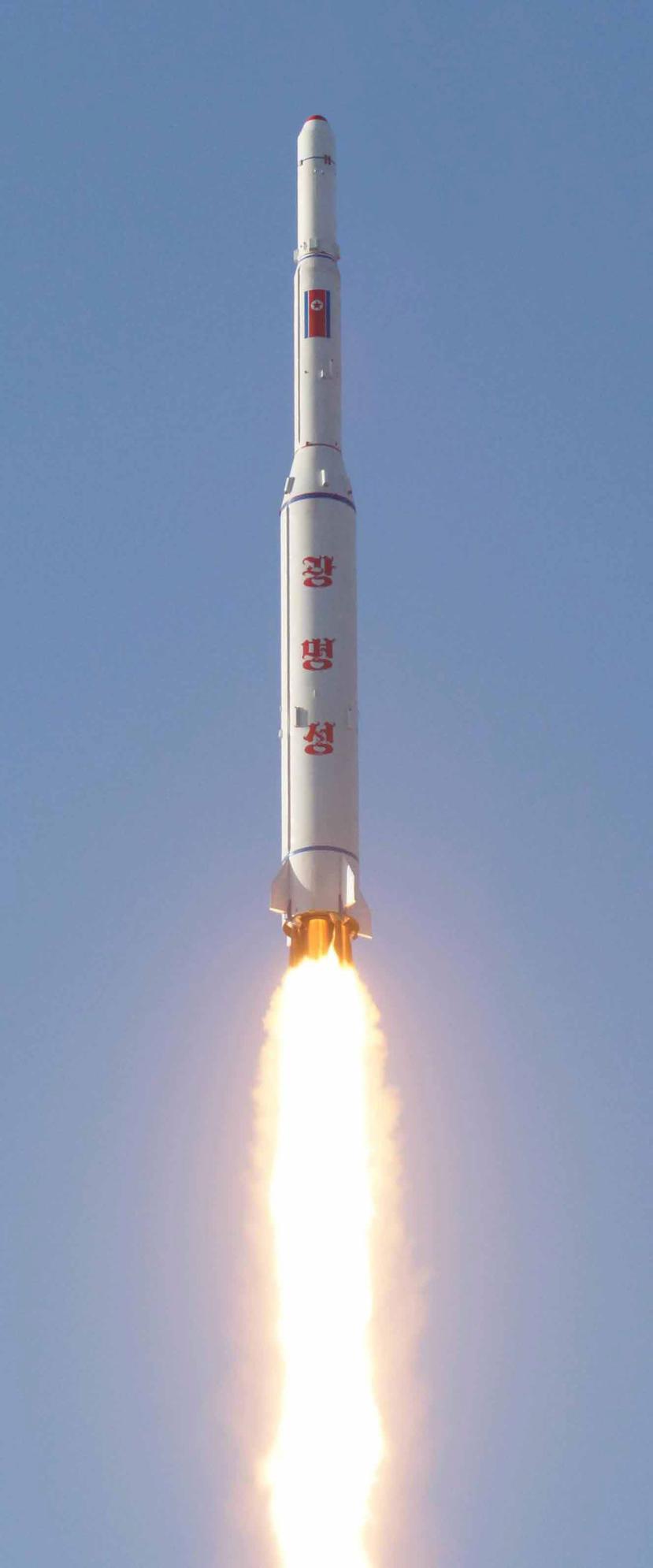 El lanzamiento se produjo poco después de la cuestionada afirmación norcoreana sobre que el país habría probado una bomba de hidrógeno.  (EFE)