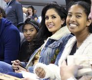Kobe y Vanessa Bryant junto a sus hijas Gianna y Natalia en 2017.