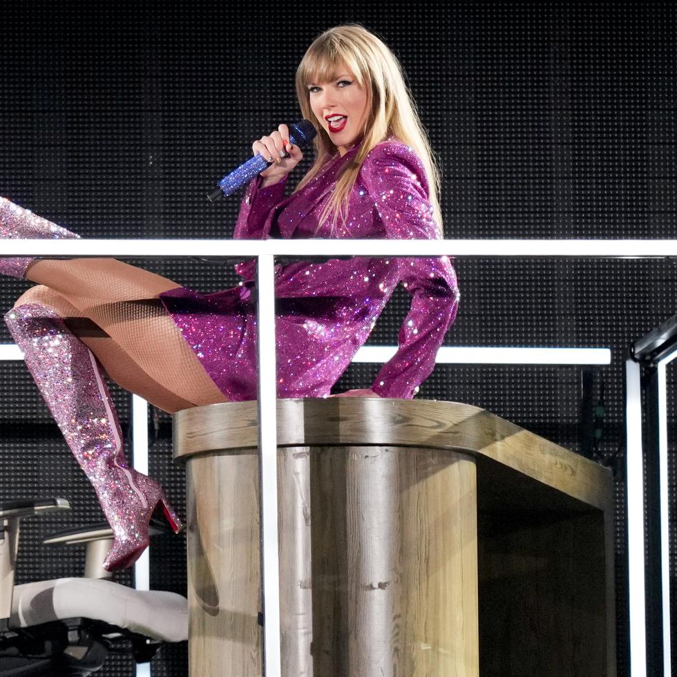 ARCHIVO - Taylor Swift durante su presentación en el Estadio Monumental como parte de su gira Eras en Buenos Aires, Argentina, el 9 de noviembre de 2023. (Foto AP/Natacha Pisarenko, archivo)