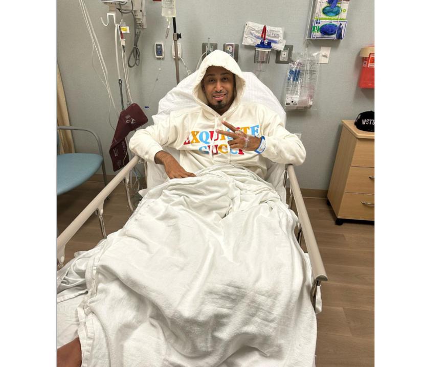 Edwin "Sugar" Díaz en una camilla en el hospital.