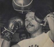 Wilfred Benítez golpea una pera en su entrenamiento para la pelea ante Sugar Ray Leonard. (Archivo)