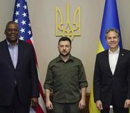 El secretario de Defensa de Estados Unidos, Lloyd Austin; el presidente de Ucrania, Volodymyr Zelensky y el secretario de Estado de Estados Unidos, Antony Blinken.