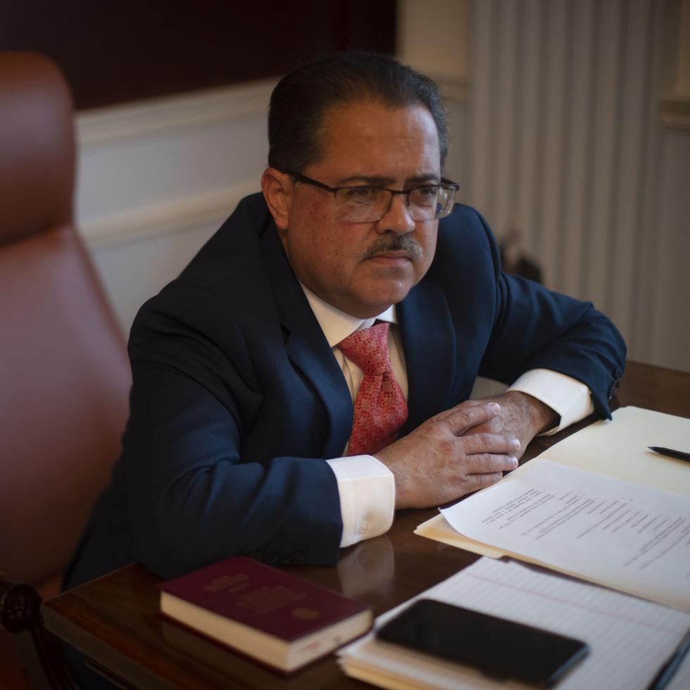 El presidente del Senado, José Luis Dalmau Santiago (arriba), sostuvo que no tomará acciones disciplinarias hasta que culmine la pesquisa.