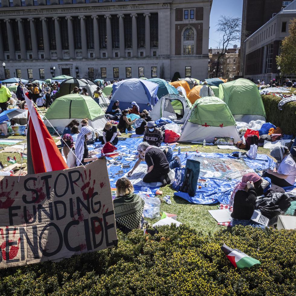 Manifestantes a favor de Palestina establecieron un campamento en la Universidad de Columbia, en Nueva York.