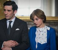 Josh O' Connor y Emma Corrin como el príncipe Charles y la princesa Diana en la cuarta temporada de la serie "The Crown".