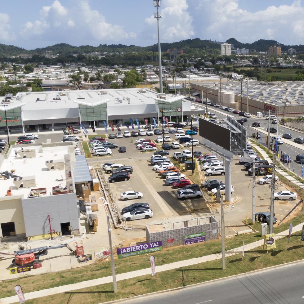 Ayer inauguró el nuevo SuperMax de Los Filtros en Bayamón, en un nuevo centro comercial contiguo al Costco, a un semáforo de distancia de un Supermercado Amigo, lo que refuerza la oferta comercial para los consumidores.