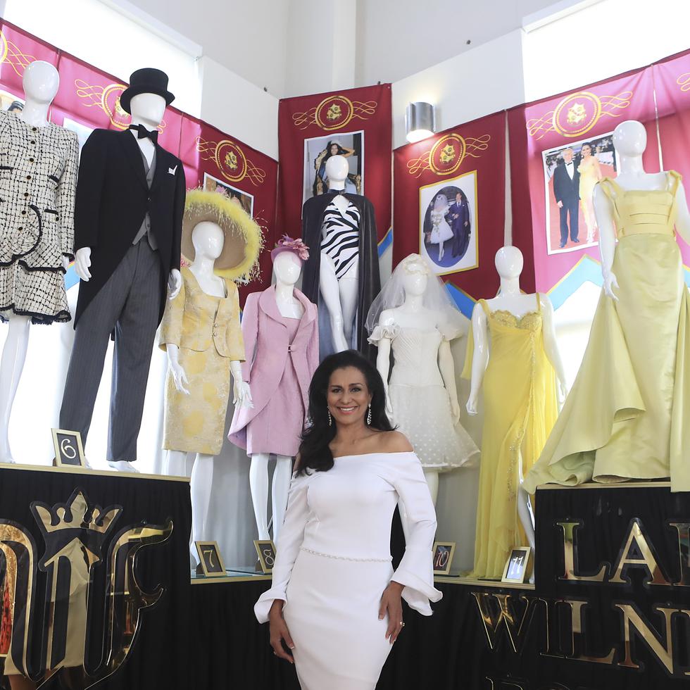 Apertura de la exhibición "Retrospectiva Lady Wilnelia Forsyth, un recorrido desde su corona hasta el presente",  en la sala de actividades que desde 2016 lleva su nombre en la nueva alcaldía del Municipio Autónomo de Caguas.