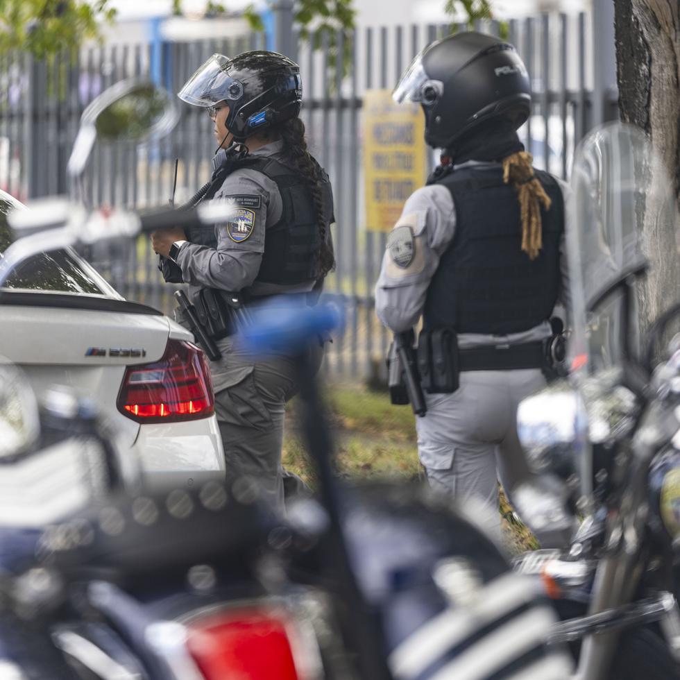 A la escena se despacharon agentes de la División de Explosivos del área de Ponce se personaron al lugar, bomberos y personal de la Oficina Municipal para el Manejo de Emergencias.