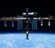 Foto sin fecha publicada por la corporación espacial rusa Roscosmos en la que aparece la Estación Espacial Internacional. (Corporación Espacial Estatal Roscosmos vía AP)