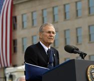 Donald Rumsfeld, arriba, sirvió bajo los presidentes George W. Bush, Gerald Ford y Richard Nixon.