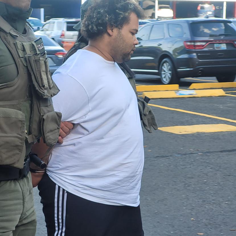 El fugitivo Anthony Joel Zabala Rosado de 29 años, quien figuraba en la lista de los 12 más buscados en la isla, fue capturado en los predios de una farmacia en Vega Alta.
