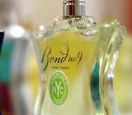 La perfumista señala que en la actualidad la línea cuenta con 68 versiones y cada botella, aunque mantiene sus líneas originales, tiene detalles distintos que las diferencian.