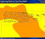 Mapa que muestra los niveles de riesgos por tormentas eléctricas. El amarillo es riesgo limitado y el anaranjado riesgo elevado.