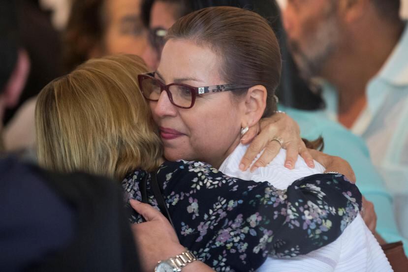 Miembros del Senado Académico del recinto de Río Piedras dieron muestras de apoyo a Carmen H. Rivera Vega tras conocer su dimisión como rectora interina.